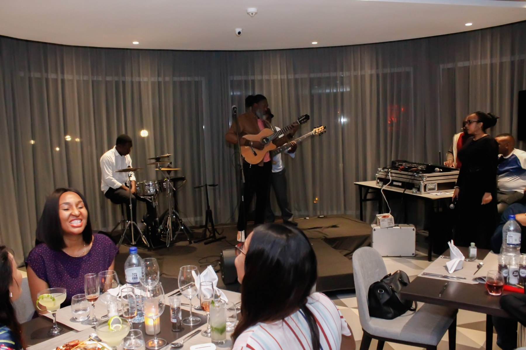 Live musicians performing for dinner guests